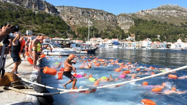 Meis Adası’ndan Kaş’a 16’ncı kez ’barış ve dostluk’ kulacı