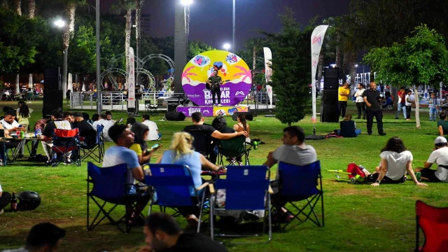 Mersin’de yaz akşamlarının keyfi akustik konserlerde çıkıyor