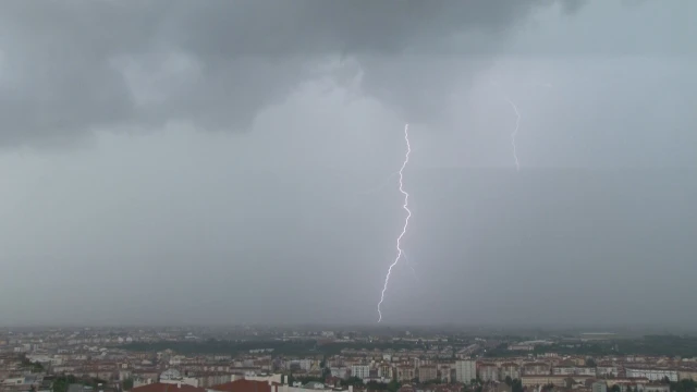 Meteorolojiden Eskişehir’in bulunduğu bölge için gök gürültülü sağanak yağış uyarısı