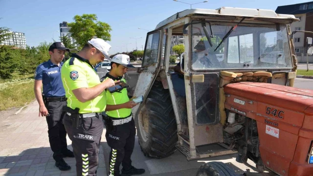 Motosiklet, traktör ve servis araçlarına yönelik denetim yapıldı