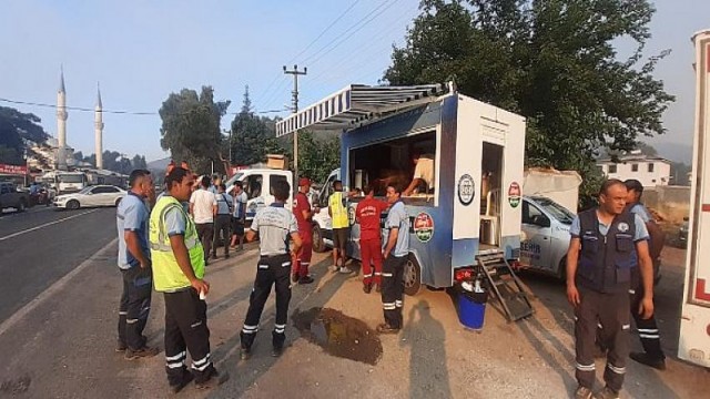 Muğla Büyükşehir personeli Marmaris yangınında teyakkuz halinde