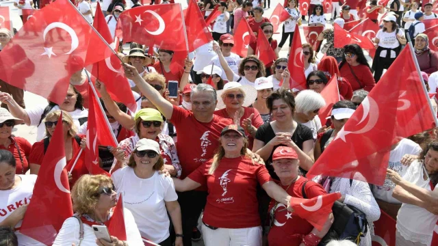 Muratpaşa’da 19 Mayıs kutlamaları sabah sporuyla başladı