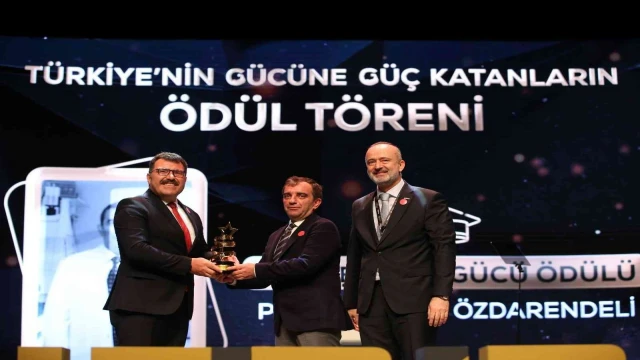 MÜSİAD’dan Prof. Dr. Özdarendeli’ye ödül