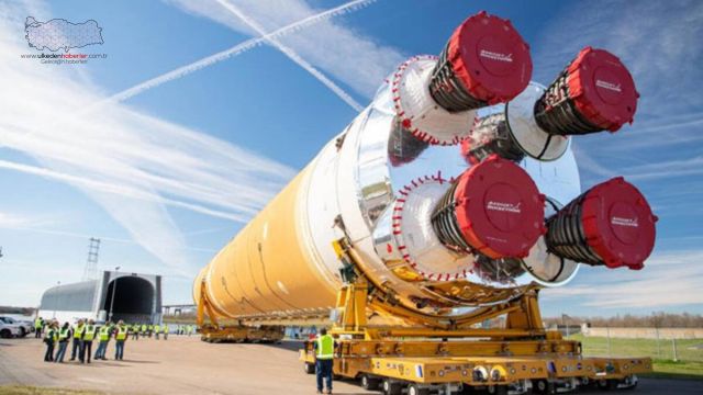 NASA'nın insanları Ay'a götürecek roketine yıldırım düştü