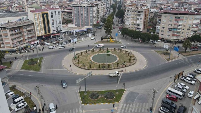 Nazilli’de kavşak ve refüjler yenileniyor