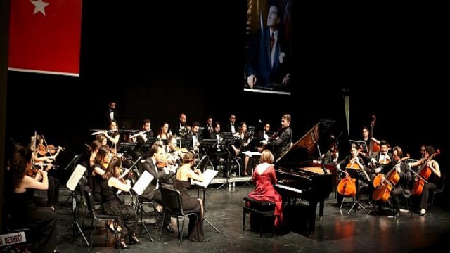 Nilüfer Oda Orkestrası’ndan muhteşem konser