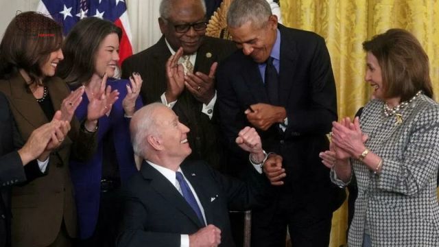 Obama 5 yıl sonra Beyaz Saray’da: Biden ile görüntüleri gündem oldu