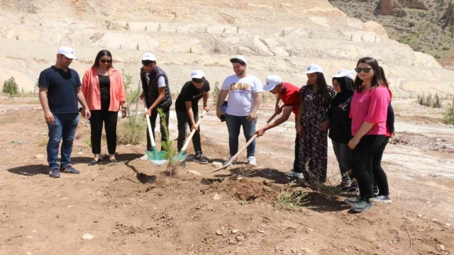 Öğrenciler tarihin gölgesinde fidan dikti