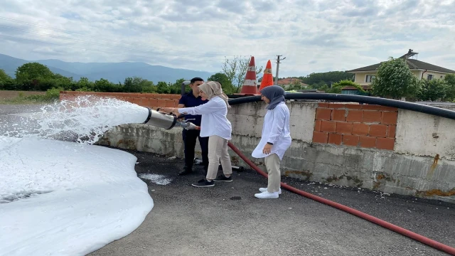 Öğrencilere teorik ve uygulamalı yangın eğitimi