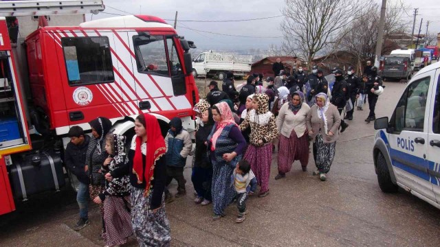 Önce evi kundaklayıp, sonra itfaiye ekiplerinin üstüne yürüdüler: ”Siz söndürün, biz yakacağız”