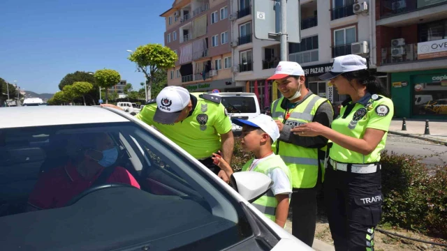 Ortaca’da trafik polisleri engelli öğrencilerle bir araya geldi