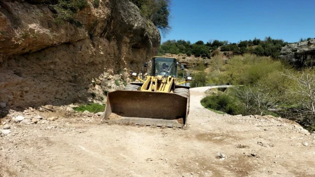 Osmaniye’de heyelan nedeniyle kapanan köy yolu ulaşıma açıldı