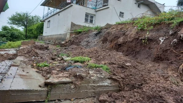 Osmaniye’de sağanak sonrası heyelan; istinat duvarı yıkıldı