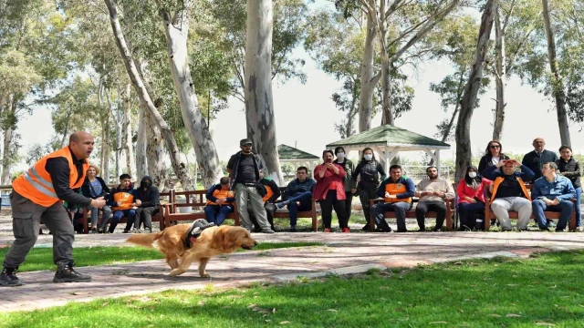 Otizmli bireylere köpekli terapi