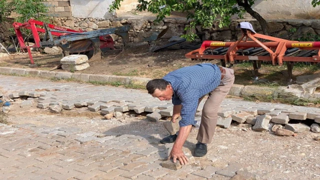 (ÖZEL) Sel suları parke taşlarını yerinden söktü, bir aileyi evsiz bıraktı