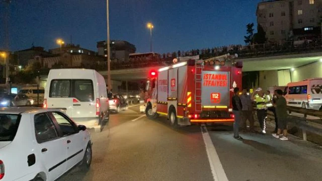 Pendik’te arıza yapan kamyonete otomobil çarptı: 1’i ağır 4 yaralı