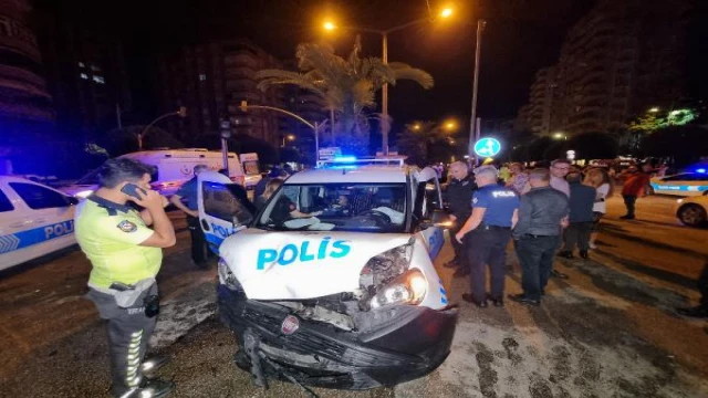 Polis aracıyla otomobil çarpıştı: 1’i polis 4 yaralı