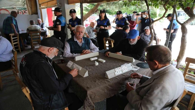 Polis iş yerlerinde boğulma bilgilendirmesi yaptı