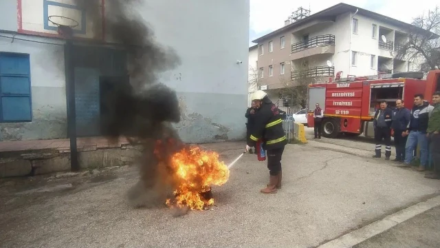 Polis memurlarına yangın eğitimi