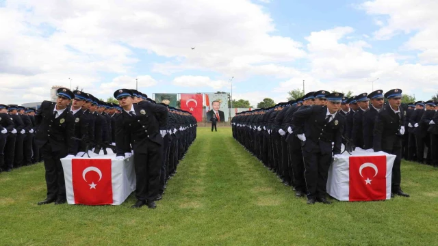 Polis Meslek Eğitim Merkezi’nde mezuniyet sevinci