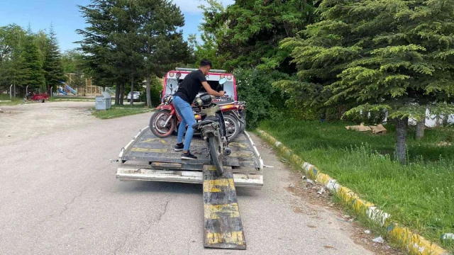 Polis tescilsiz motosikletleri böyle topladı