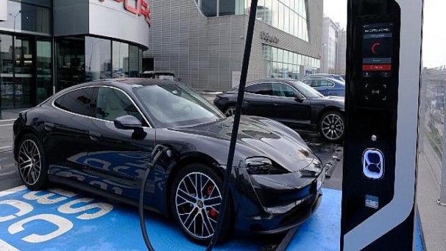 Porsche Türkiye’nin ilk batarya onarım merkezini açtı