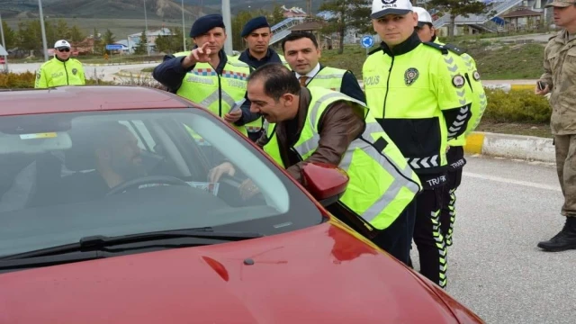 Refahiye’de ”Yayalar İçin 5 Adımda Güvenli Trafik” uygulaması yapıldı