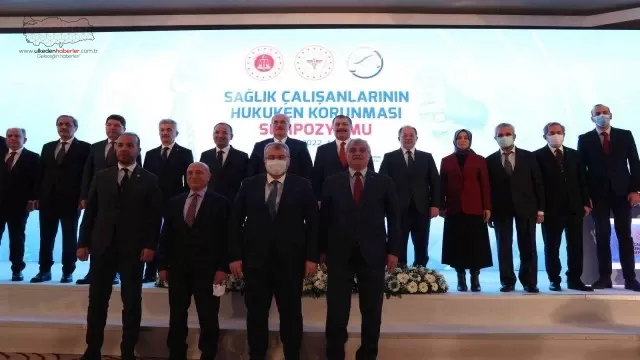 Sağlık Bakanı Koca: ”Mesleğini onuruyla yapan binlerce hekimimizi işini kaygıyla yapmaktan kurtarmalıyız”