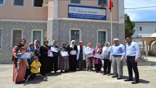 Salihli’de kursiyerler, katılım belgelerini aldı