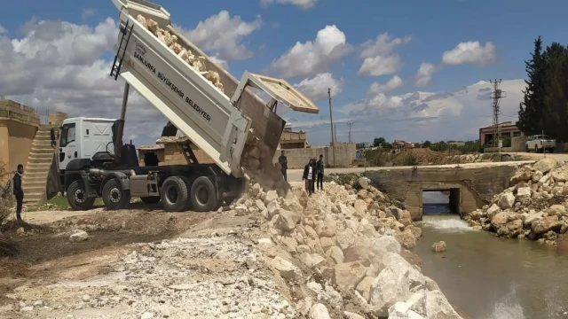 Şanlıurfa’da deforme olan yollarda bakım ve onarım çalışması