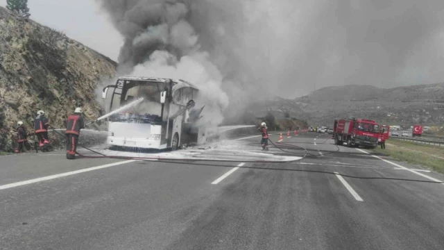 Şehirlerarası yolcu otobüsünde çıkan yangın paniğe sebep oldu