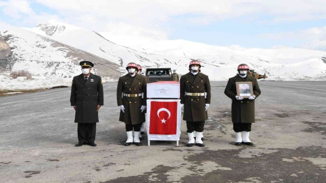 Şehit askerin cenazesi memleketine uğurlandı