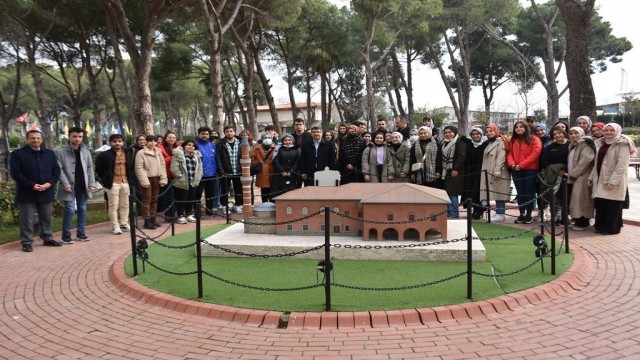 Şehzadeler Belediyesi üniversite gençliğiyle güç birliği yaptı