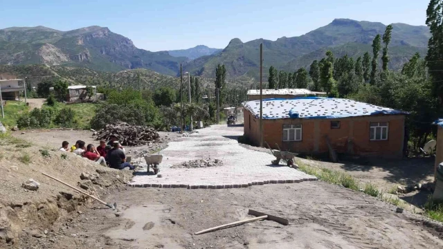 Şenoba Belediyesi’nden parke döşeme çalışması