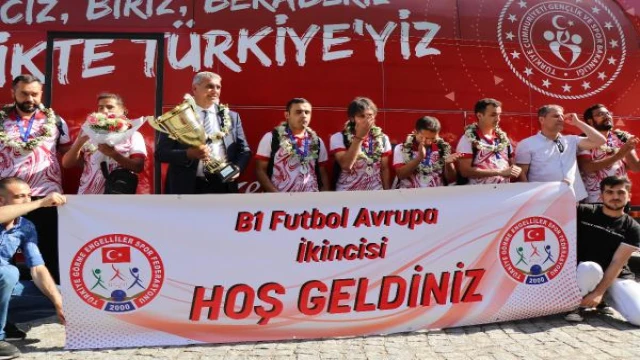 Sesi Görenler Milli Futbol Takımı’na Ankara’da coşkulu karşılama