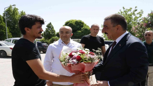 Siirt Valisi Hacıbektaşoğlu, şiddet mağduru doktorla görüştü