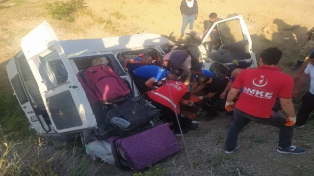 Siirt’te minibüs şarampole devrildi: 4 ölü, 6 yaralı