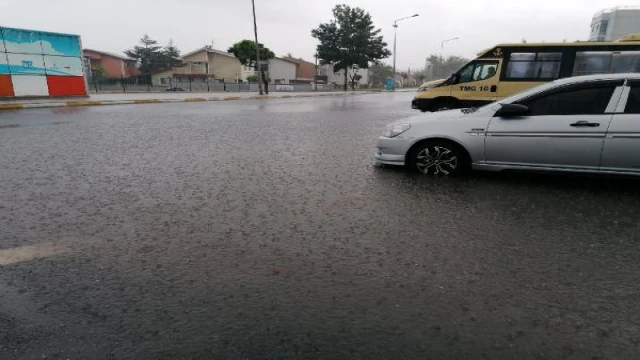 Silivri’de yollar göle döndü