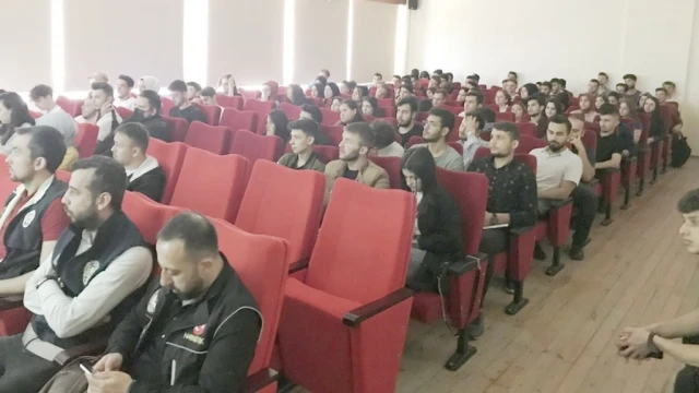 Simav MYO’da Sosyal Medya Farkındalığı semineri