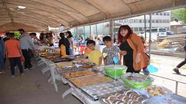 Şırnaklı öğrenciler okullarının eksiklerini gidermek için etkinlik yaptı