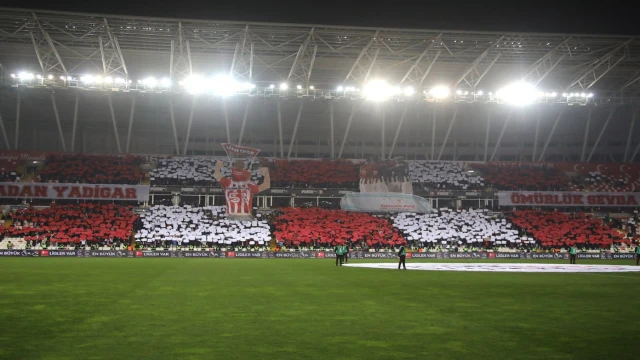 Sivasspor taraftarından Alanya maçına koreografi hazırlığı