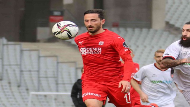 Sivasspor’da Erdoğan Yeşilyurt, ceza sınırında