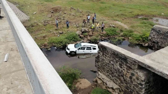 Siverek’te otomobil köprüden düştü: 1 yaralı