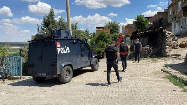 Sokak ortasındaki silahlı kavgada, kadın ve çocuklar arada kaldı