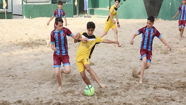 Spor Kenti Gölcük’te Kum Futbol Heyecanı Başladı