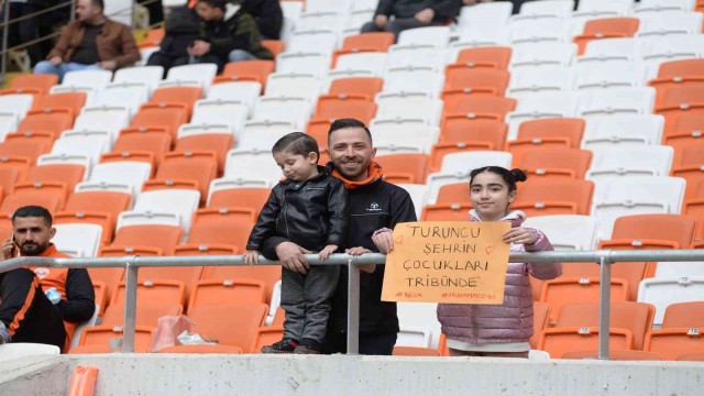 Spor Toto 1. Lig: Adanaspor: 0 - Manisa Futbol Kulübü: 0 (İlk yarı)