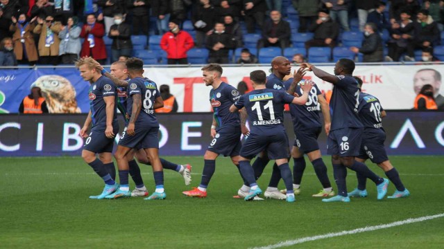 Spor Toto Süper Lig: Çaykur Rizespor: 1 - GZT Giresunspor:1 (İlk yarı)