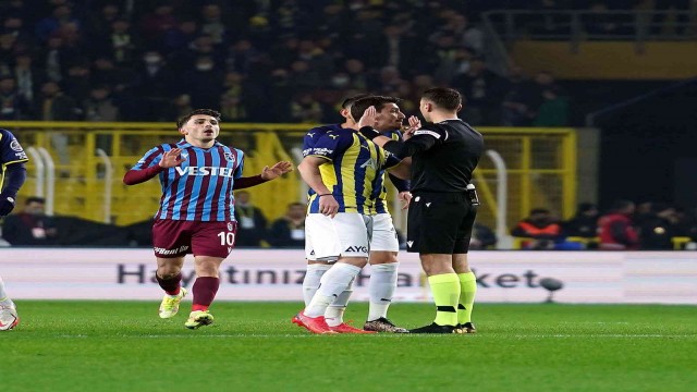 Spor Toto Süper Lig: Fenerbahçe: 0 - Trabzonspor: 1 (İlk yarı)