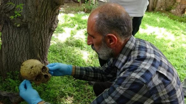 Su için yapılan kazıda, kafatası ve kemik parçaları bulundu