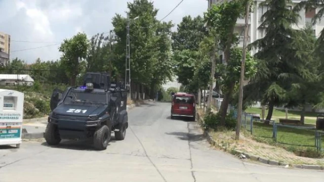 Sultangazi’de silahla yaraladığı eşini rehin aldı